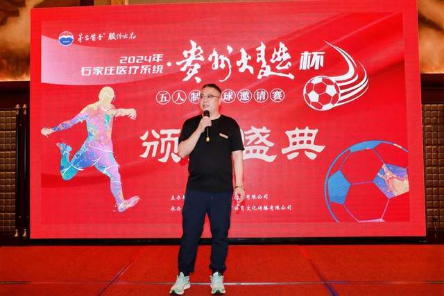 阿迪达斯发布新款迈阿密国际白色球衣，梅西代言宣传